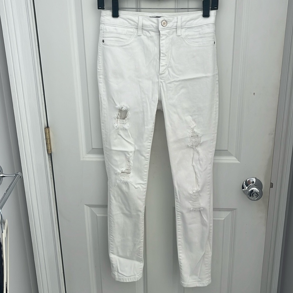 Bebe white distressed skinny jeans size 27 high waisted